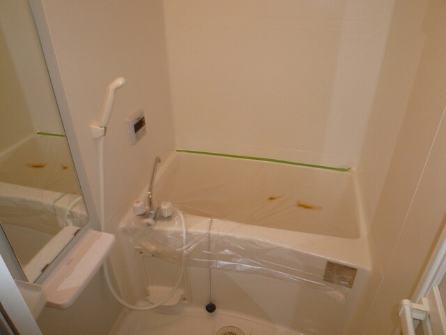 物件内観写真8　(コンパクトで使いやすいお風呂です)