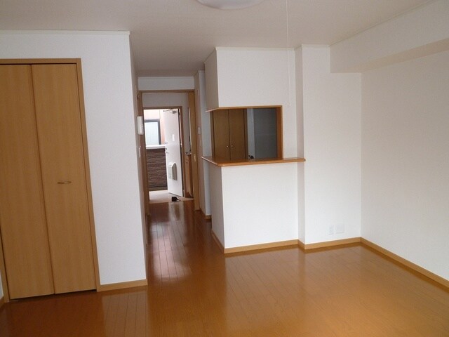 物件内観写真12　(ゆったりとした居間です)