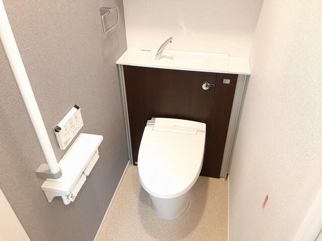 物件内観写真7　(シンプルで使いやすいトイレです)