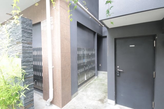 物件外観写真2　(建物の内部です)