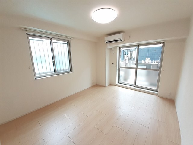 物件内観写真3　(リビングです)