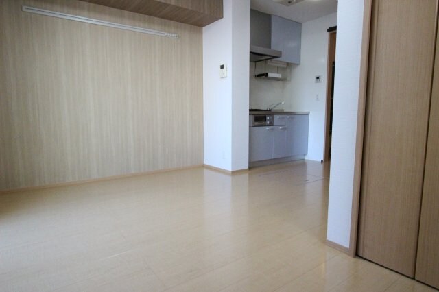 物件内観写真6　(こちらのリビングで趣味の時間をお楽しみください)