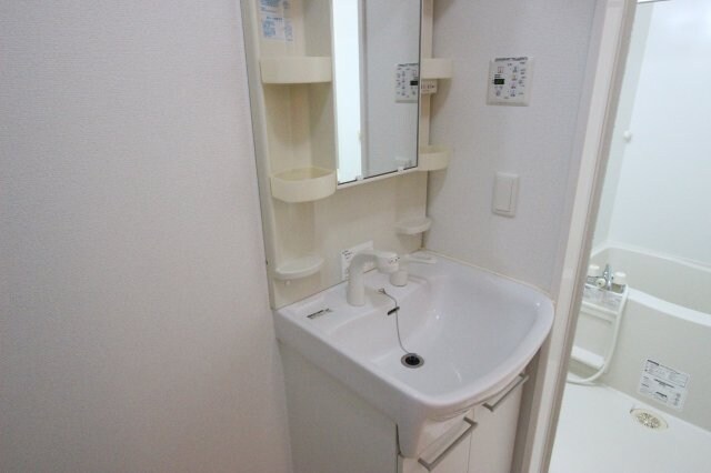 物件内観写真22　(コンパクトで使いやすい洗面所)