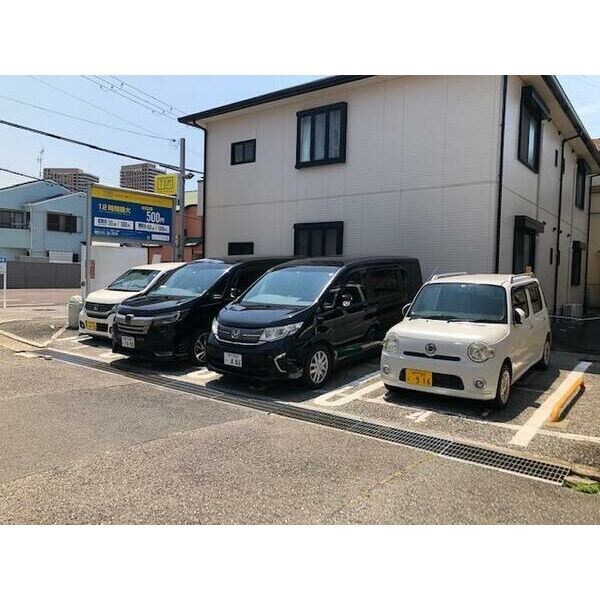 駐車場(駐車場があるので、車を買う予定の方も安心です)