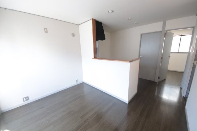 物件内観写真6　(おしゃれな居間です)