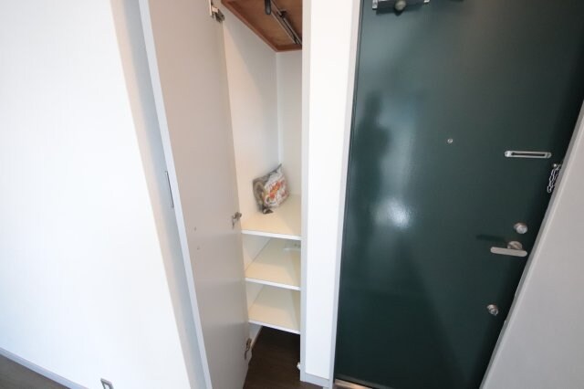 物件内観写真12　(便利な収納スペースです)