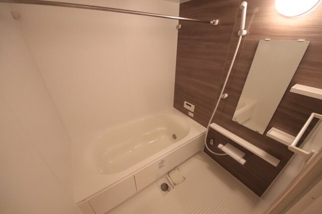 物件内観写真6　(きれいなお風呂です)