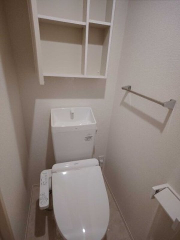 トイレ(落ち着いた色調のトイレです)