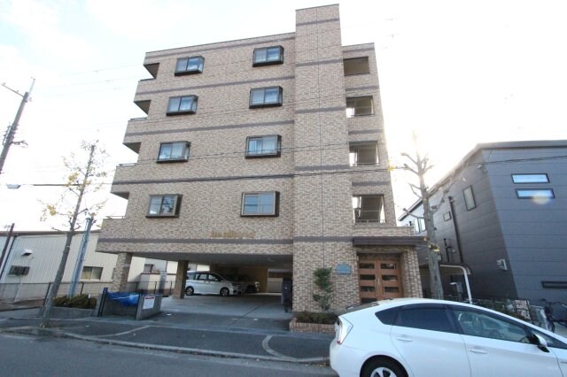 物件外観写真1　(外観もきれいです)