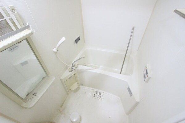 浴室(コンパクトで使いやすいお風呂です)