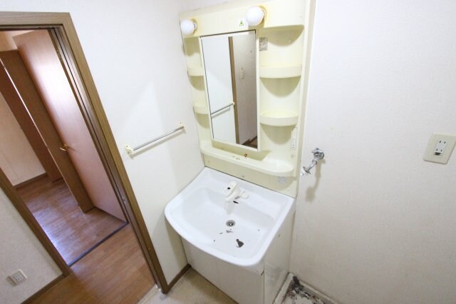 物件内観写真11　(脱衣スペースもあります)