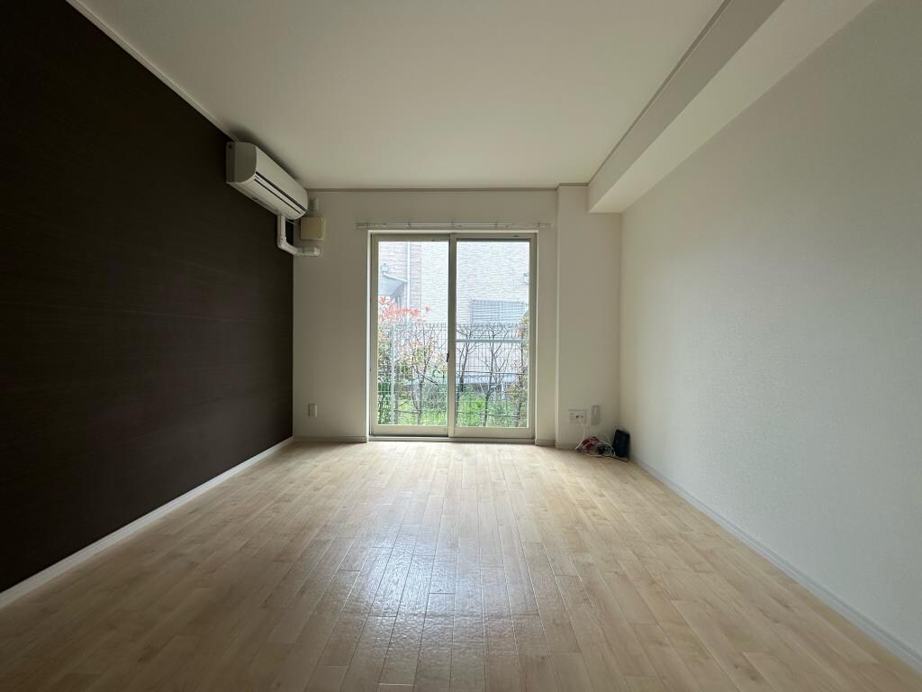 物件内観写真5　(使いやすいリビングです)