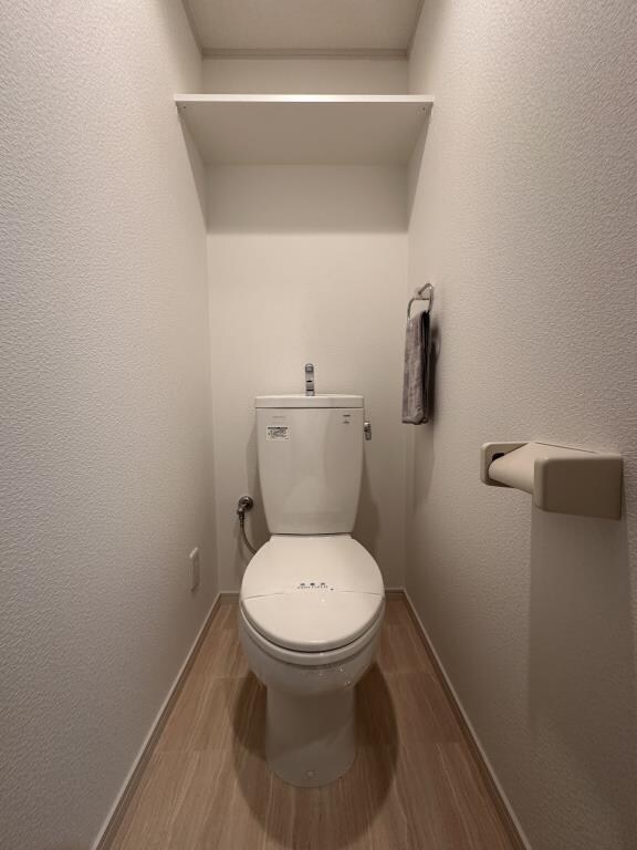 物件内観写真8　(ゆったりとした空間のトイレです)