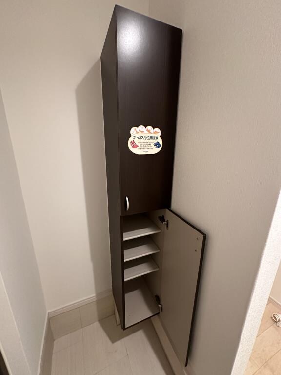 物件内観写真11　(シンプルで使いやすい玄関です)