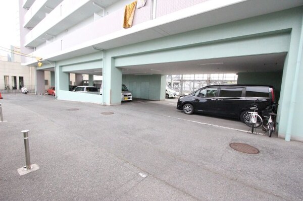 駐車場(駐車場です)