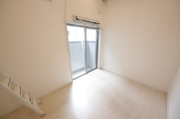 居室(おしゃれなリビングです)