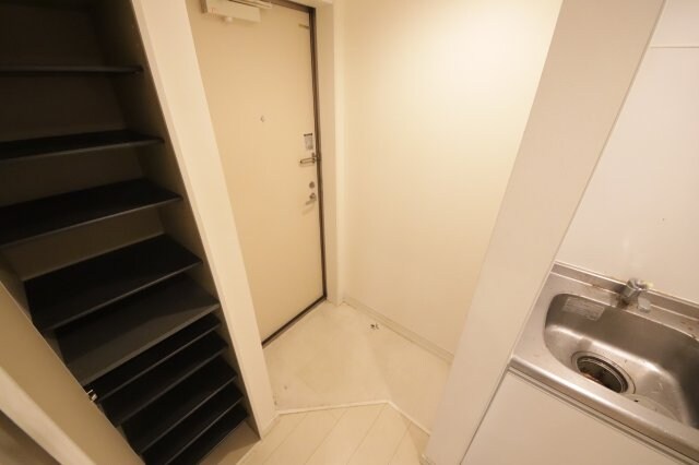 物件内観写真7　(収納もある玄関です)