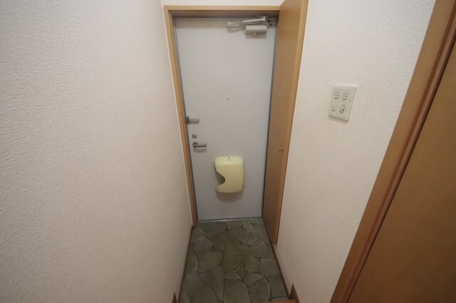 物件内観写真7　(シンプルで使いやすい玄関です)
