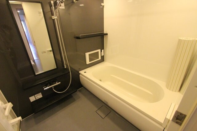 物件内観写真8　(コンパクトで使いやすいお風呂です)
