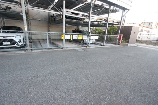 物件外観写真3　(駐車場です)