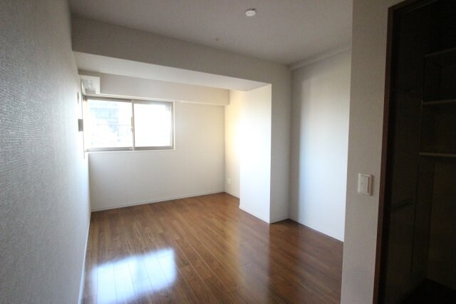 物件内観写真23　(使い勝手のいい洋室です)