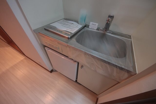 物件内観写真5　(コンパクトなキッチンで掃除もラクラク)