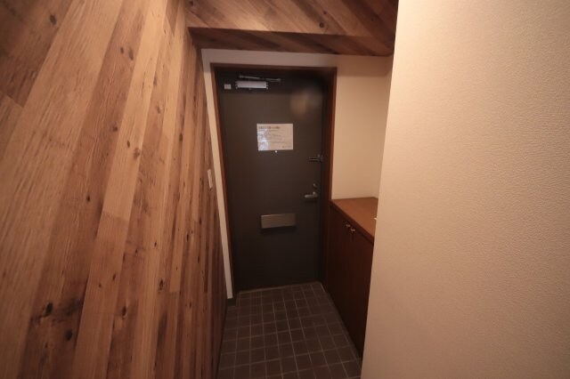 物件内観写真8　(落ち着いた玄関です)