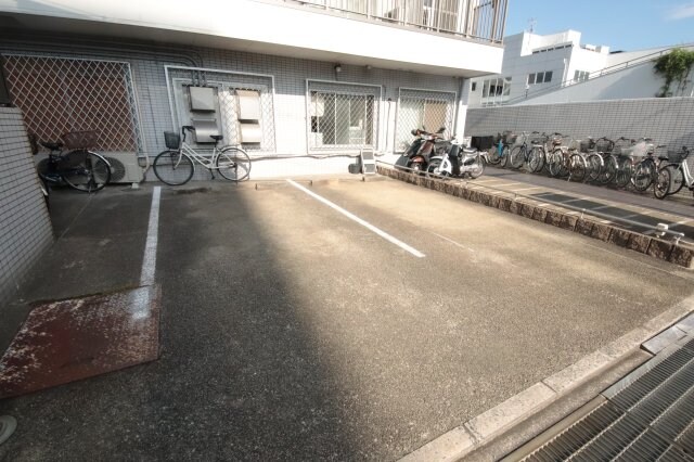 物件外観写真3　(駐車場があります)