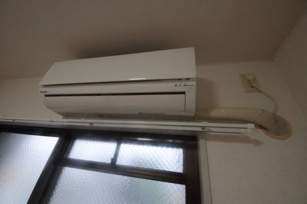 内装他(明るい色調の室内です)