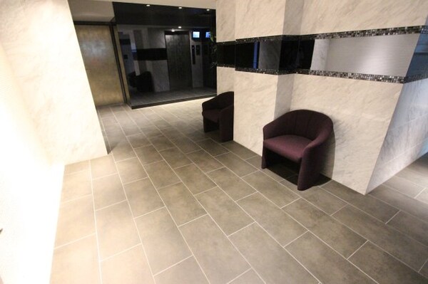 ロビー・ラウンジ(落ち着いたロビーです)