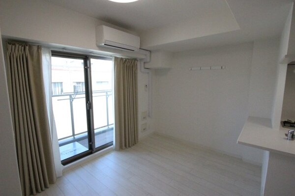 居室(おしゃれな居間です)