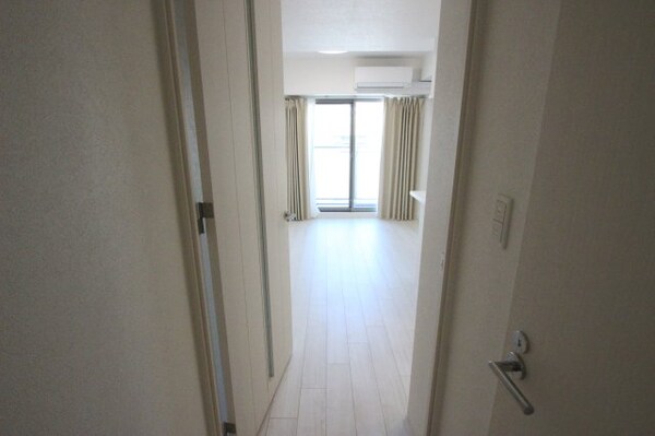 内装他(明るい色調の室内です)