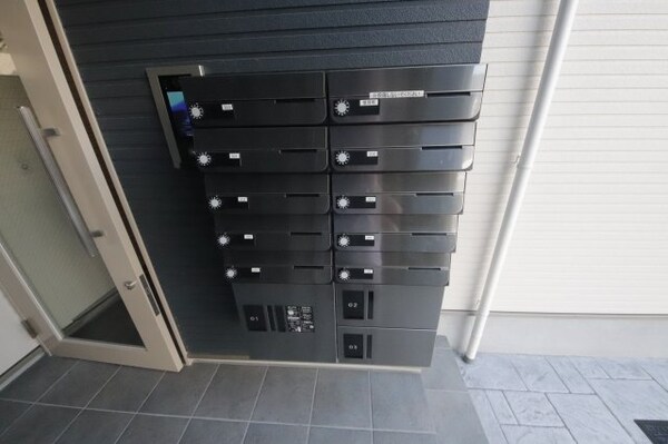 玄関(毎日通る玄関はこちらです)