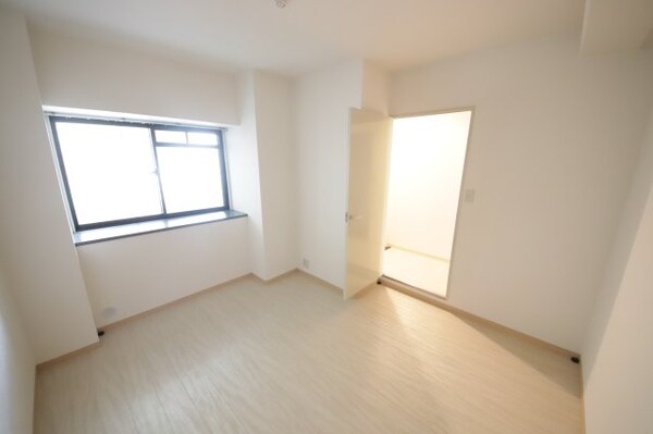 洋室(使い勝手のいい洋室です)