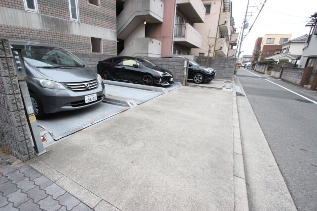 物件外観写真4　(駐車スペースもあります)