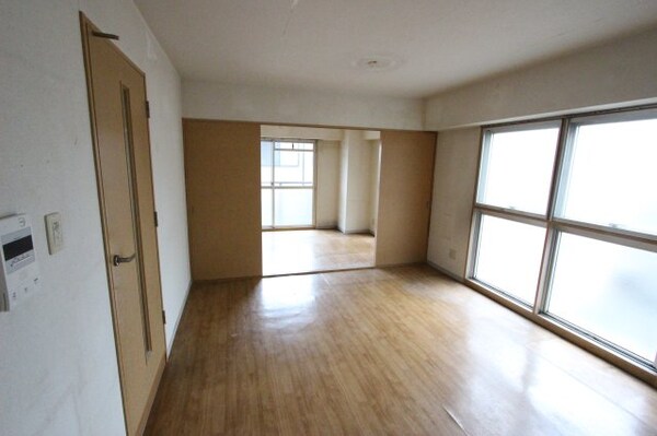 居室(使いやすいリビングです)