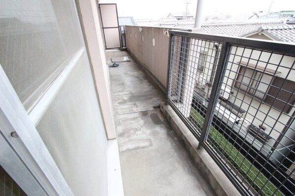 バルコニー(バルコニーからの眺めを楽しみながら食事をしませんか)