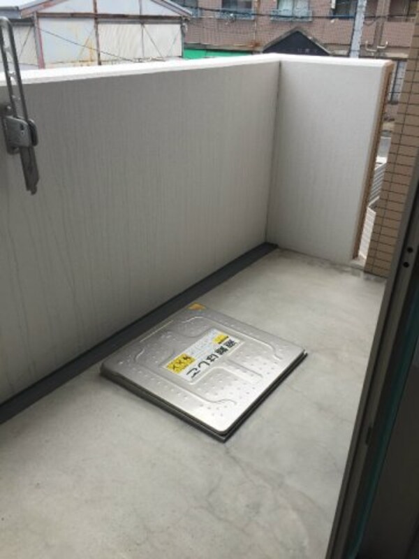 バルコニー(外からの目が気にならないバルコニーで洗濯物が干せます)