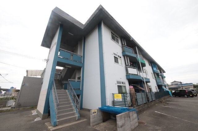 物件外観写真1　(外観は落ち着いています)