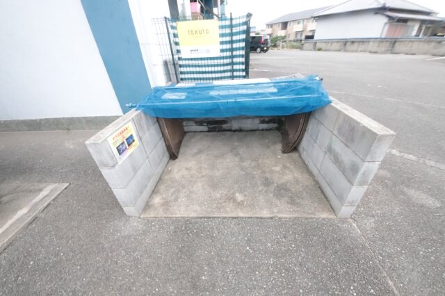 物件外観写真2　(駐車場があります)