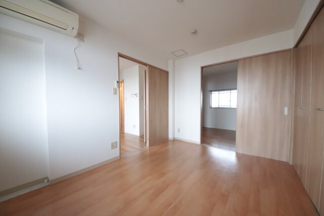 物件内観写真5　(使いやすい居間です)