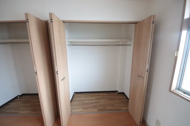 物件内観写真10　(収納もある玄関です)
