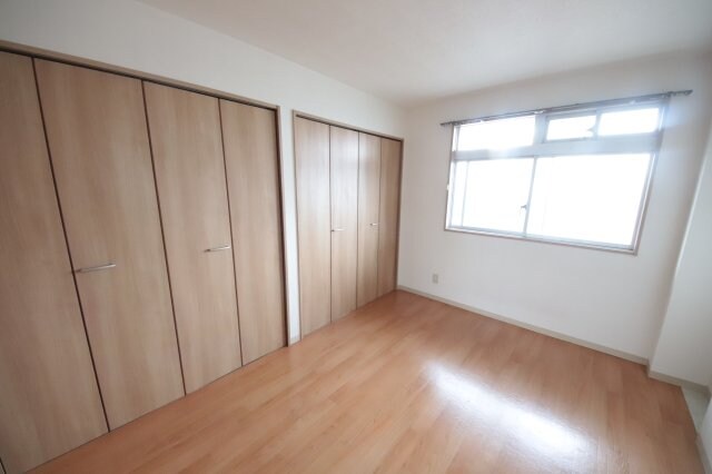 物件内観写真12　(ゆったりとした居間です)