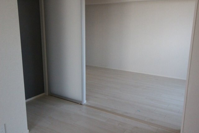 物件内観写真2　(ゆったり過ごせるリビングです)