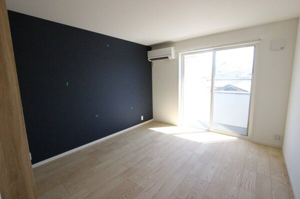 居室(ゆったり過ごせる居間です)