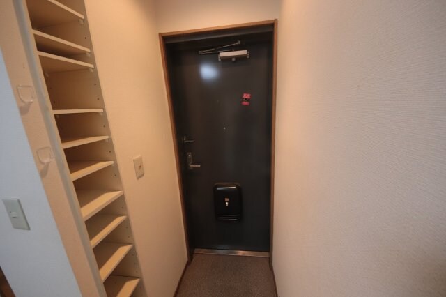 物件内観写真6　(きれいな玄関です)