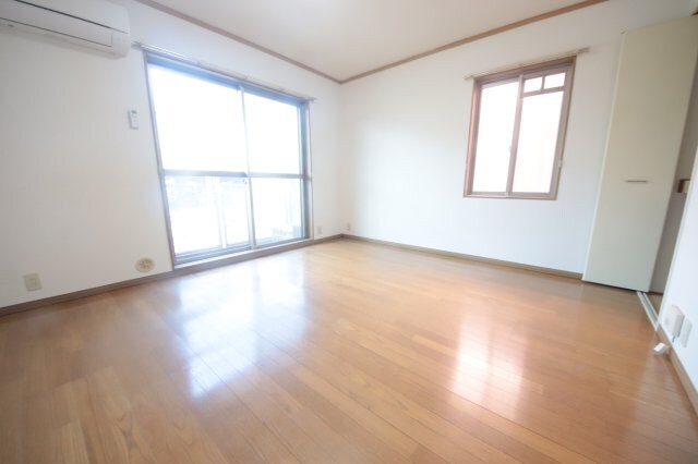 物件内観写真13　(おしゃれな居間です)