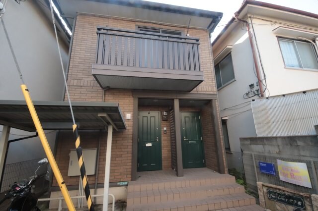 物件外観写真2　(清潔なエントランスです)