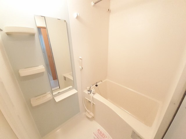 物件内観写真4　(コンパクトで使いやすいお風呂です)