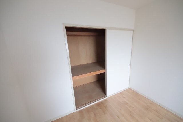 物件内観写真12　(大きなスペースがあり、収納には困りません)